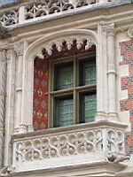 Blois, Chateau, Aile Louis XII, Fenetre a balcon